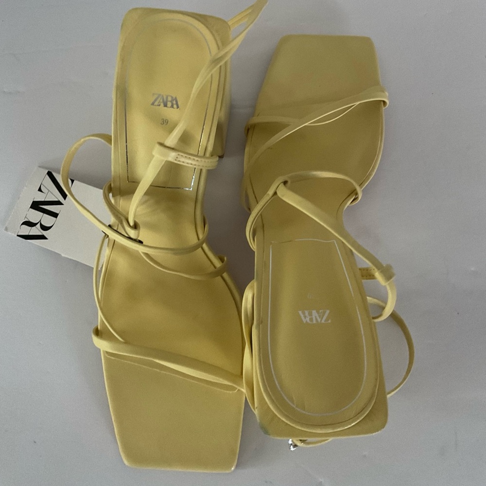 Zara Heeled Square Toe Ankle Strap Size 8(US) 39(EU)